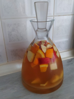 Φωτογραφία της συνταγής Σπιτική λευκή Sangria 🍷εξωτική