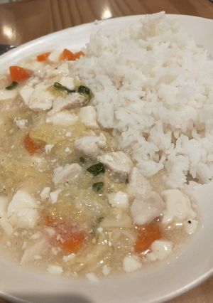A picture of Mun Tahu Ayam / Chinese Chicken Tofu Thick Soup.