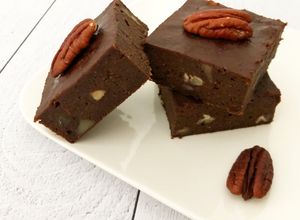 Une photo de Brownie aux dattes et aux noix de pécan