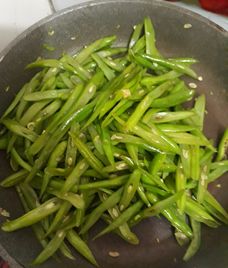 đậu que xào hành