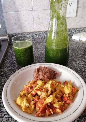 Una foto de Huevos con longaniza