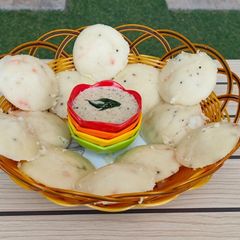 A picture of Rava Veg Idlis.