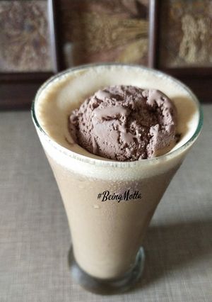 A picture of Cold Coffee with Chocolate Icecream.
