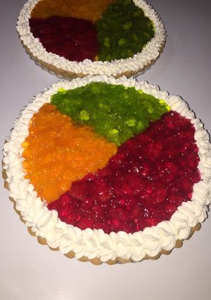 Una foto de Tarta frutal🍓🥝🍑