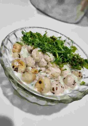 A picture of Makhana raita.