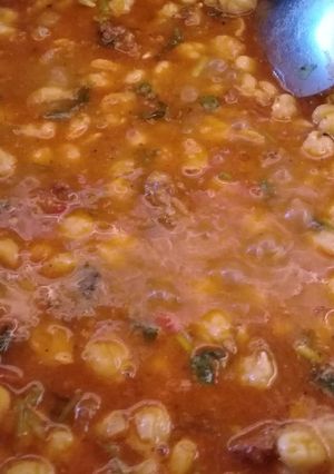 Una foto de Garbanzos con longaniza 🍜
