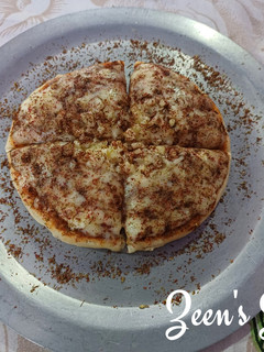 A picture of Za'atar loaded Cheese Pizza.
