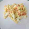 Ensalada rusa deliciosa con maíz