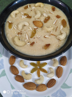 सेमोलिना (सूजी) खीर (Semolina (Suji) kheer recipe in hindi) रेसिपी मुख्य फोटो