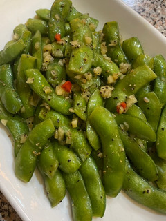 涼拌蒜香黑胡椒毛豆 的食譜成品照片