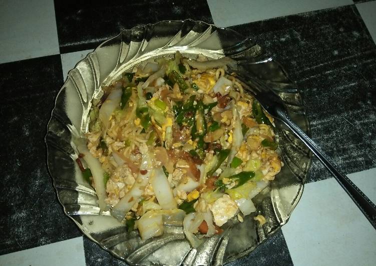 Bagaimana Menyiapkan Mi goreng lombok ijo pedes endesss yang Enak Banget