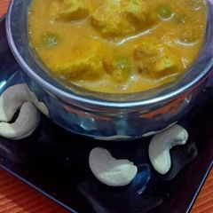 A picture of Kaju matar curry.