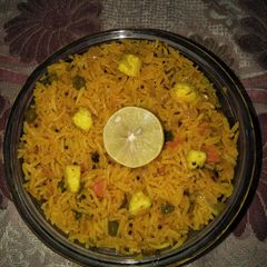 A picture of Vegetable lemon rice.