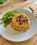 Cơm Chiên Ngô Và Xúc Xích Bò Tươi Ăn Kèm Với Đậu Cô Ve