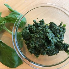 A picture of Italian Genovese Sauce.