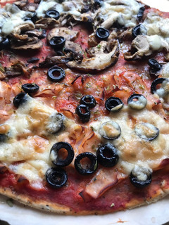 Una foto de Pizza multicereales con Portobello