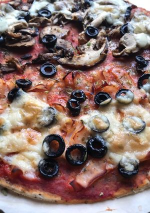 Una foto de Pizza multicereales con Portobello