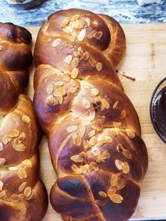 Φωτογραφία της συνταγής Μαστιχωτά Vegan τσουρέκια χωρίς μίξερ-χωρίς ζάχαρη!!