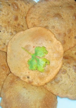 A picture of Masala khasta puri.