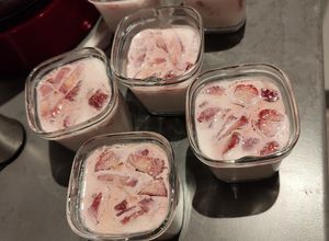 Une photo de Yaourt à la fraise avec la multi delice