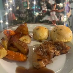 A picture of Balsamic Chicken, potatoes & carrots.