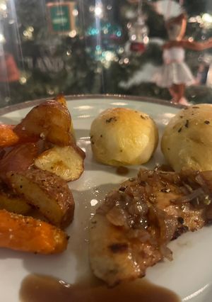 A picture of Balsamic Chicken, potatoes & carrots.