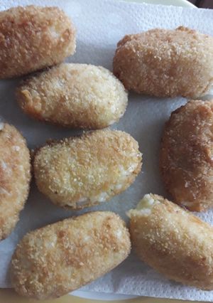 Una foto de Bombas de arroz con queso