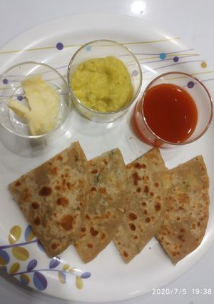 A picture of Paneer onion paratha.