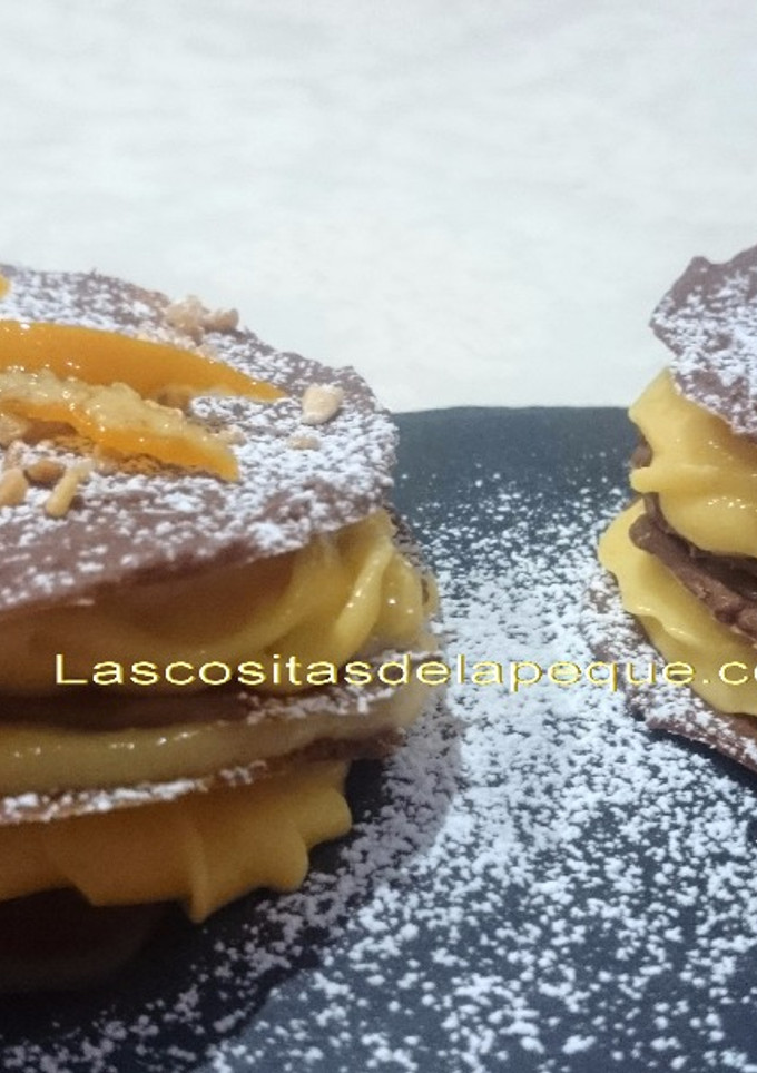 Una foto de Milhojas de chocolate y mandarina