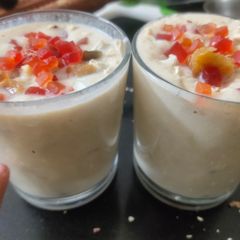 A picture of Chikoo shake.