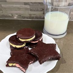 A picture of Homemade Oreo Cookies.