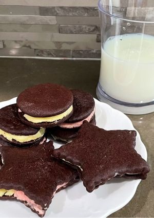 A picture of Homemade Oreo Cookies.