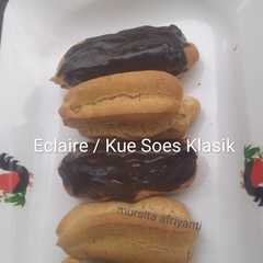A picture of Eclair/ Kue Soes Klasik.