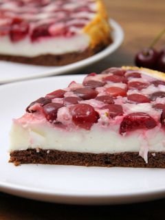 Meggyes-joghurtos torta recept fotója