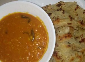 Gambar Roti canai dan kuah dal mak
