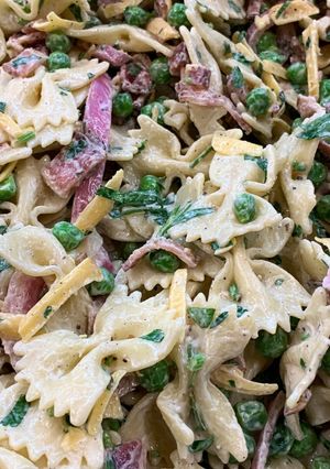 Una foto de Pasta de moño fría