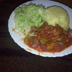 A picture of Mashed potatoes, beef stew n steamed cabbages.