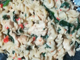Fideos con crema de leche y espinaca