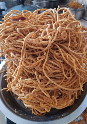 मसाला शेव (masala shev recipe in marathi) रेसिपी चे मुख्य फोटो
