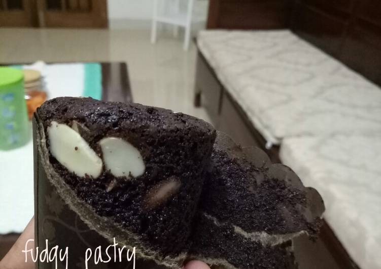 Fudgy pastry brownie