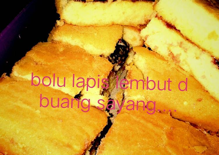 Bagaimana Membuat Bolu lapis bahan ekonomis yang Enak Banget