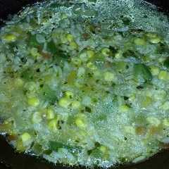 Una foto de Sopa bien cargada de verduras