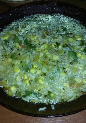 Una foto de Sopa bien cargada de verduras