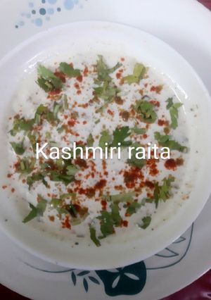 A picture of Kashmiri raita.