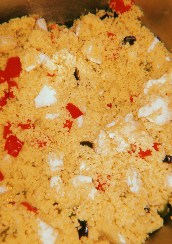 Una foto de Couscous de pollo y verduras