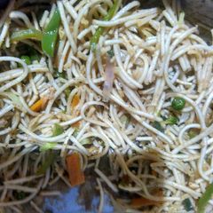 A picture of Vegetables hakka noodles.