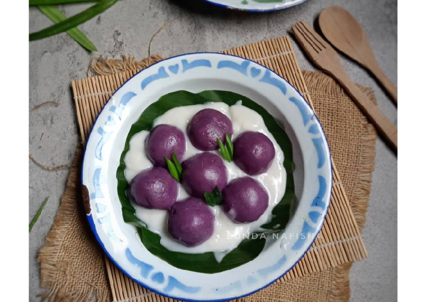 Kue Putri Mandi Ubi Ungu