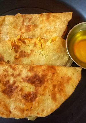 पुरणपोळी (puran poli recipe in marathi) रेसिपी चे मुख्य फोटो 