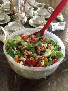 Una foto de Ensalada verde y frutos secos