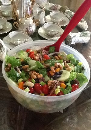 Una foto de Ensalada verde y frutos secos